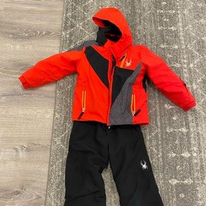 Spyder jacket and snow pants in EUC.  Boys size 5